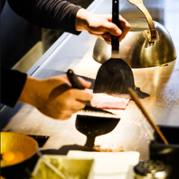 職人が目の前で焼き上げ、五感で楽しめるお店