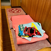 【お子様用座布団も完備】未就学のお子様や赤ちゃんには座布団をご用意しております！『千成』ではママにも嬉しいお子様への設備の配慮を心掛けております。椅子と同様、お気軽にお声がけください♪