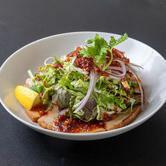 蒸し豚叉焼と香味野菜のサラダ仕立て