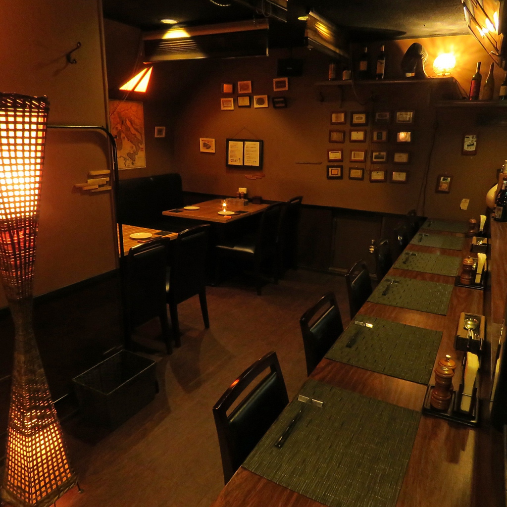 木のぬくもりが暖かい…落ち着く雰囲気の店内♪貸し切りは15名様～25名様でOK！！