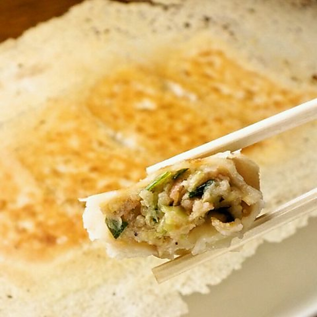 【ミシュランガイド2019掲載店】”庶民の味”を超えた、洗練された餃子は皮から全て手作りの焼き餃子