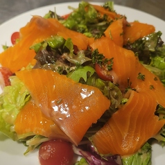 スモークサーモンのサラダ　自家製ドレッシング