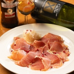 ハモン・セラーノ（トレベレス・フビレス村産の生ハム）の写真