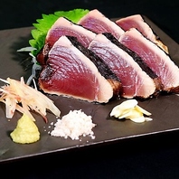 【新鮮な素材と香ばしさ】かつお藁焼きと香ばしい炭火焼