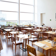 少人数からゆったり対応♪くつろぎのテーブル席