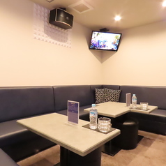 広々ソファ席は貸し切りも可能！ぜひ飲み会宴会にご利用ください◎