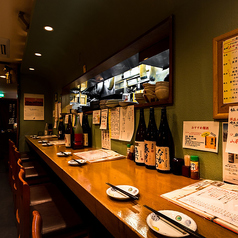 お仕事帰りにお一人様のちょい飲みや、デートでのご利用にもオススメのカウンター席です。ぜひお一人でもお気軽にお立ちよりください☆