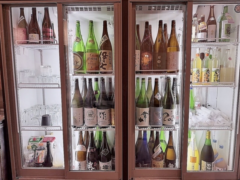 ショットグラスで日本酒を愉しむ日本酒BAR。ゆったりとした空間と共に全国の銘酒を