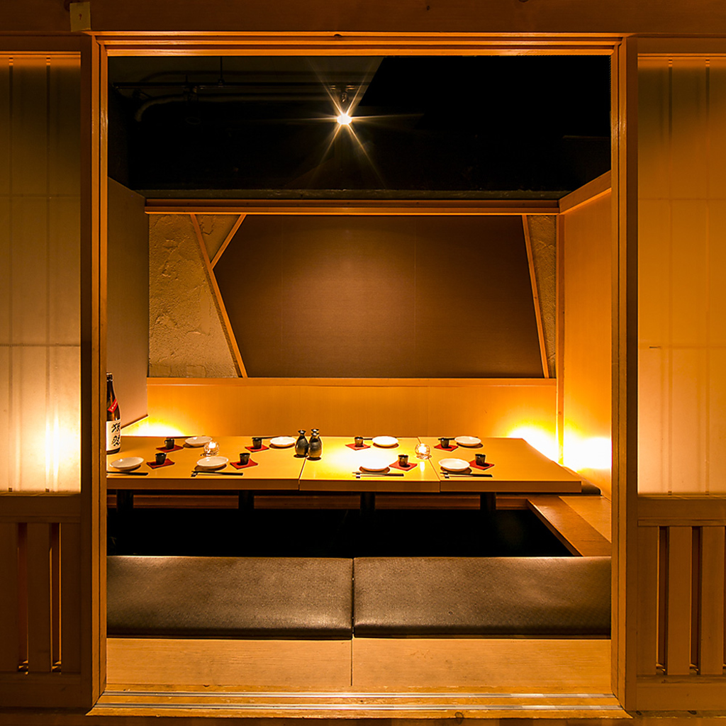 ゆったりとした造りの掘り炬燵席もご人気頂いております。