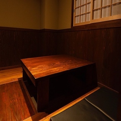 広々と設計されたお座敷席は、開放感がありながらも落ち着いた雰囲気が漂います◎大人数でのご利用でも窮屈さを感じさせないゆとりのあるレイアウトで、極上の逸品をゆったりと味わえます。ビジネスからプライベートまで、様々なシーンに合わせてフレキシブルにご活用いただけます。