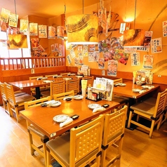 ゆったり座れるテーブル席♪