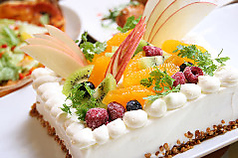 ケーキ(デザート盛り合わせ or デコレーションケーキ)♪お誕生日・記念日にご利用ください!
