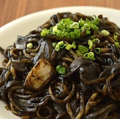 八重山そばのイカスミ焼きそば