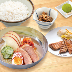 牛たんチャーシュー盛岡冷麺と牛たん焼定食
