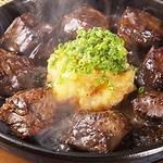 常連さんに人気のサイコロステーキは天狗にきたら必ず食べて下さい！ジューシーで旨みたっぷり♪