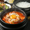 満足度No1／大人気のKollaBoスンドゥブチゲ！石焼ビビンバなどの定番の韓国料理や、プルコギや冷麺などもあり！ボリュームたっぷりです！ぜひお試しください♪