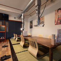 和モダンでレトロな雰囲気の店内◎気軽にお越しください