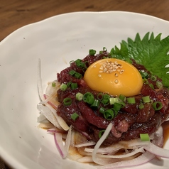 桜肉の黄金ユッケ