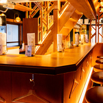 木の温もりを感じるカウンター席は、お一人様やデートに最適♪大人の時間をお楽しみください◎