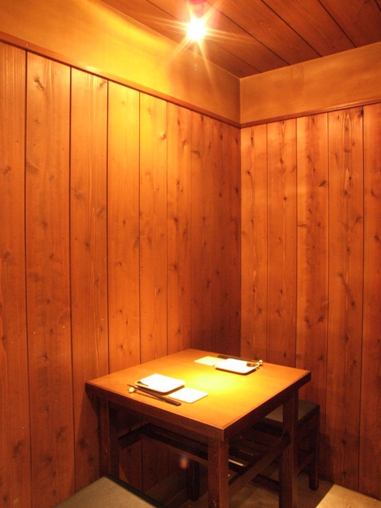 カップルにおすすめの2名用半個室☆デートにおすすめです※写真は系列店