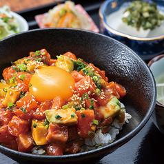 宮城県の伊達サーモンを使用したサーモンユッケ丼♪