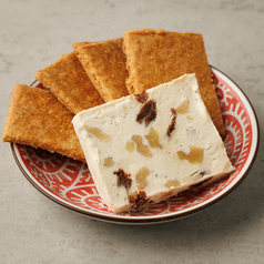 自家製レーズンバター 全粒粉ビスケット添え