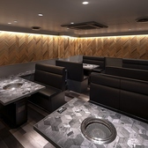 お二人様で気軽に楽しめるカウンター席から、ご家族・ご友人との会食、最大36名様までの大人数のご宴会まで。デート、接待、会社の集まりなど、様々なご利用シーンに対応できるお席を完備しております。