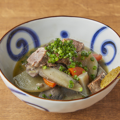 鶏モツと牛タンの越後味噌煮込み