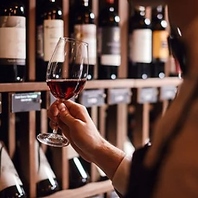 グラスワインは15種程・ボトルワインは200本程あります