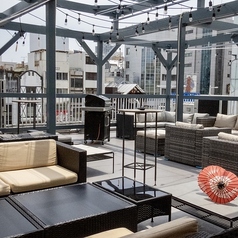 【ひろびろ共有テラス席】昼間の明るい時間でもテラスでBBQの利用OK！事前予約で24時間ご利用できます！テーブルのお席がございます！※席タイプの指定はできませんのでご了承ください。【高知/テラス/BBQ/ビアガーデン/手ぶらでBBQ/バーベキュー/2次会/パーティー】