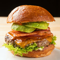 料理メニュー写真&nbsp;TR BBQグリルバーガーチェダーチーズ　レタス　トマト