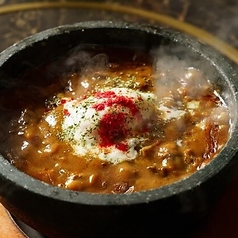 石焼牛すじ煮込みカレー/石焼ビビンバ