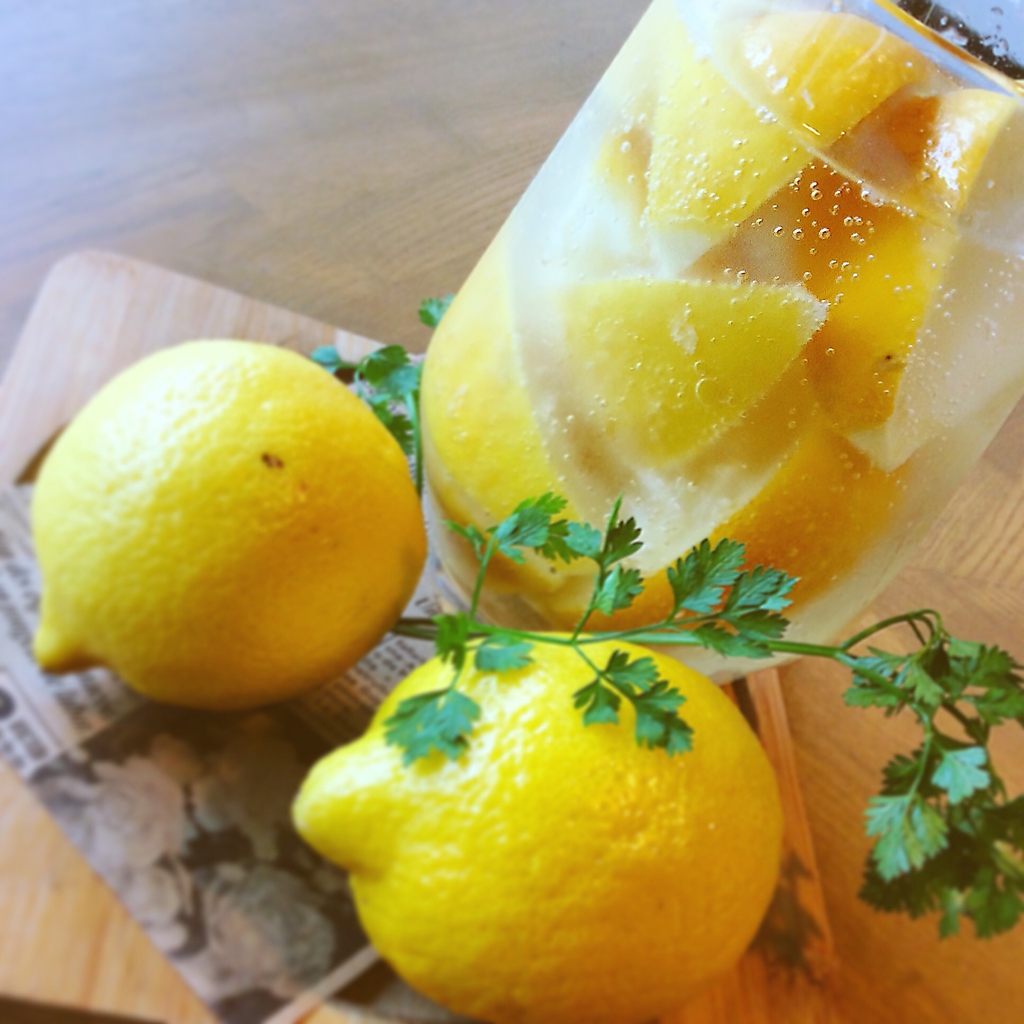 SURFオリジナルドリンク・レモンまるごと使用した“生レモンサワー”