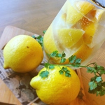 SURFオリジナルドリンク・レモンまるごと使用した“生レモンサワー”