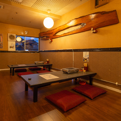 4名様までご利用できるお座敷席は2卓をご用意。お子様連れの方も安心のお席で、ご家族の団欒にぴったりです◎