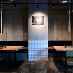 最大2名様、4名様、6名様でご利用可能なテーブル席をご用意しております。複数卓を一緒に使用することもできますので、少人数～大人数でご利用いただけます。