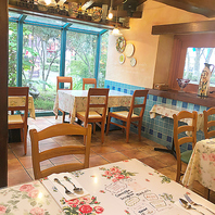 「南欧の邸宅」をイメージした非日常空間