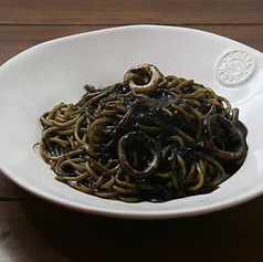 漆黒のイカ墨パスタ