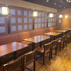 【最大12名様】テーブルを繋げて、最大12名様までご利用いただけます。お得な飲み放題やコースも多数ご用意しております。ご予約はお早めに！