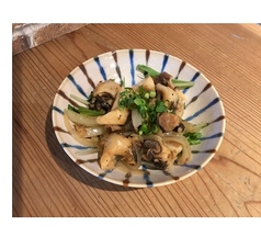つぶ貝とエリンギのガリバタ炒め