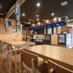 【テーブル席】店内にはテーブル席、座敷席、掘りごたつ席と様々なお席をご用意しているので、会社宴会をはじめとする各種ご宴会にご利用いただけます。