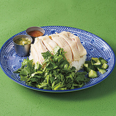 タイ料理は新鮮な野菜をふんだんに使用しているのが魅力です。色とりどりの野菜が使われ、食感や栄養価が豊富。パクチーやバジルなどのハーブも加わり、風味豊かでヘルシーな料理に仕上がります。食べることで自然の恵みを感じられ、健康にも嬉しい一品ばかりです。