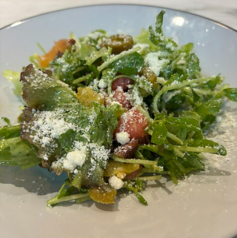 豆苗とハラペーニョとフルーツのサラダ