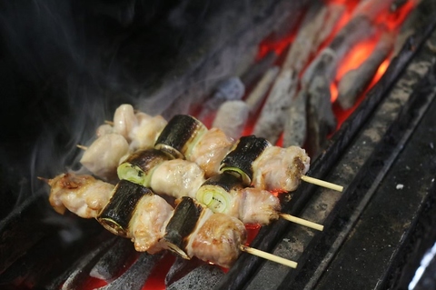 同県で獲れた自慢の新鮮な魚、野菜など炭火で千産千消のお店！