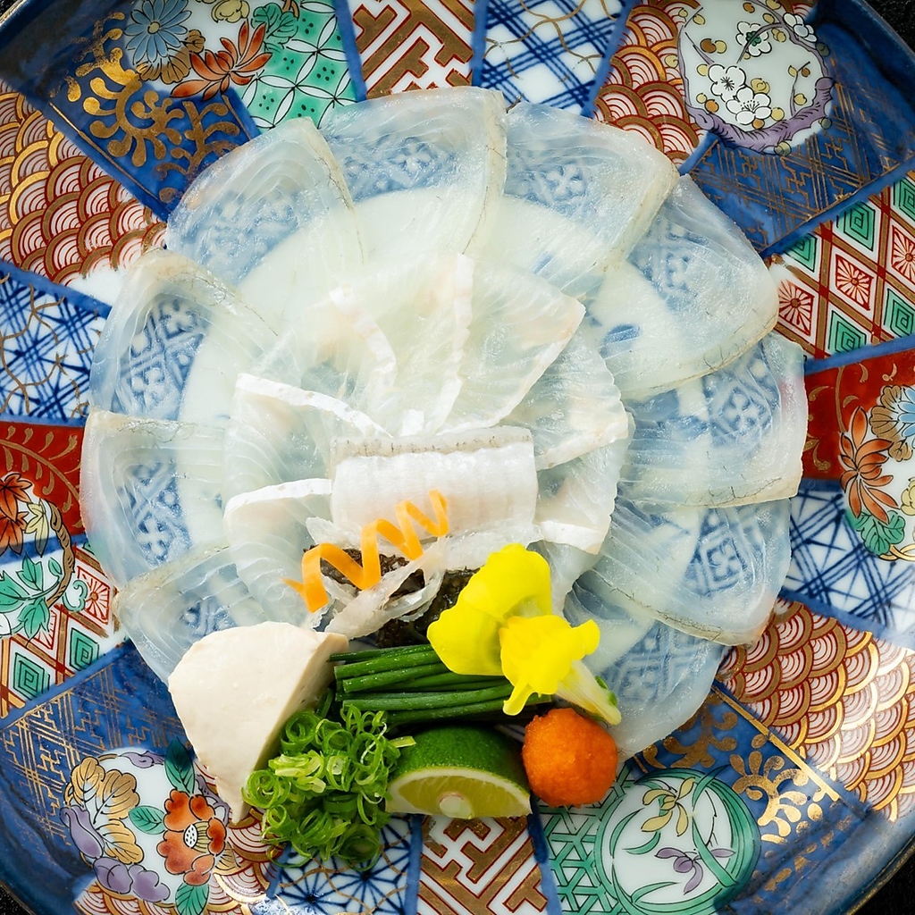 大分のブランド魚「関さば」「関あじ」、上品な味わいの「城下カレイ」や「ハモ」などを味わえます。