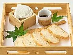 チーズ豆腐メイプルシロップ添え