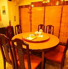 円卓ターンテーブルは中華料理店の醍醐味。