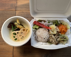 チキンと夏野菜のスパイシーグリーンカレー