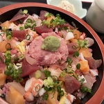 地元の漁師から仕入れた新鮮な海産物を使用した和食をご提供しております！