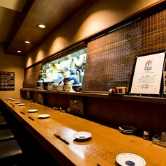 奥行もある広々としたカウンターです。